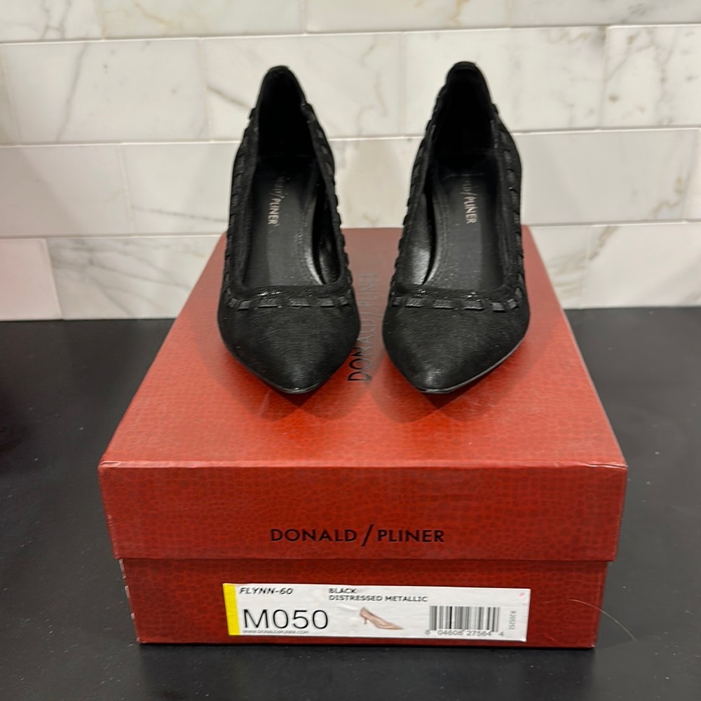 Donald Pliner Black heels